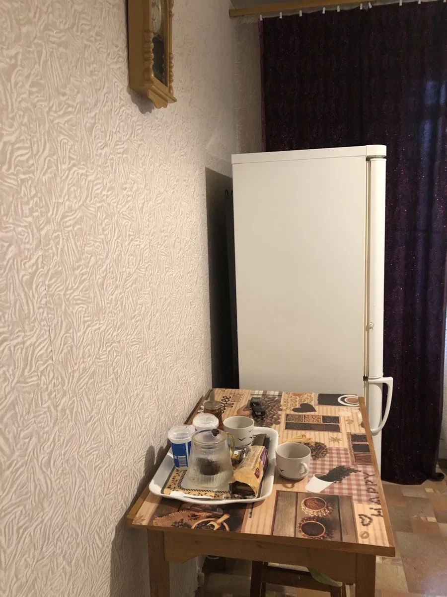 1-кімнатна квартира у ЖК Галактіка: диван-ліжко, вікна у двір - фото 3