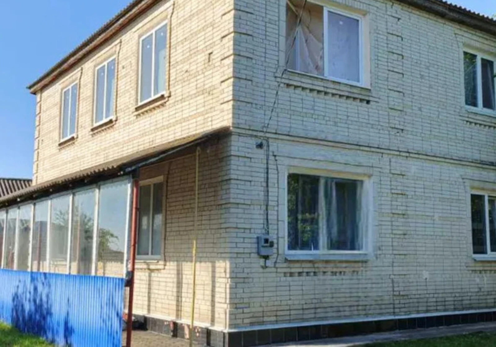 Дом, Бурынь: гараж в пристройке, скважина, участок 10 соток - фото 2