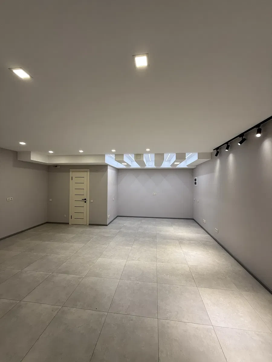 Приміщення у ЖК Lux House: фасадне, окремий вхід, сучасний ремонт