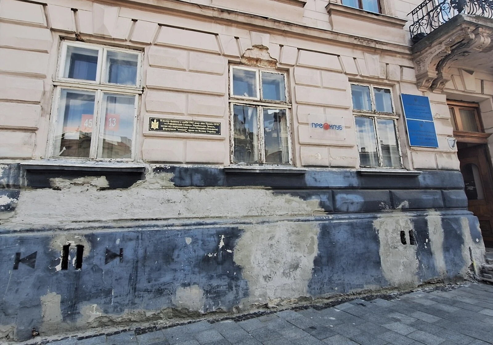 Приміщення, Центр: потребує ремонту, стеля 4.2 м - фото 1