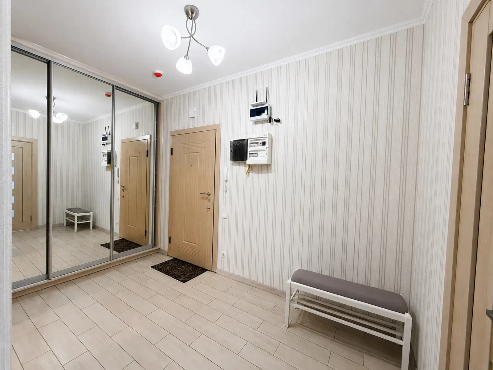 1-кімнатна квартира, Святошинський: генератор, ліфт працює без світла - фото 1