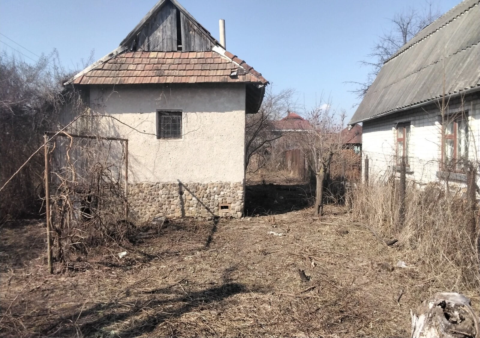 Дача, Опришівці: пічне опалення, сад