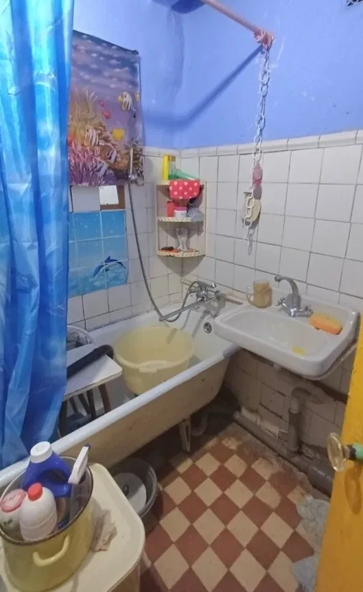 1-кімнатна квартира, Заводський: газова колонка, балкон, цегляні стіни - фото 2
