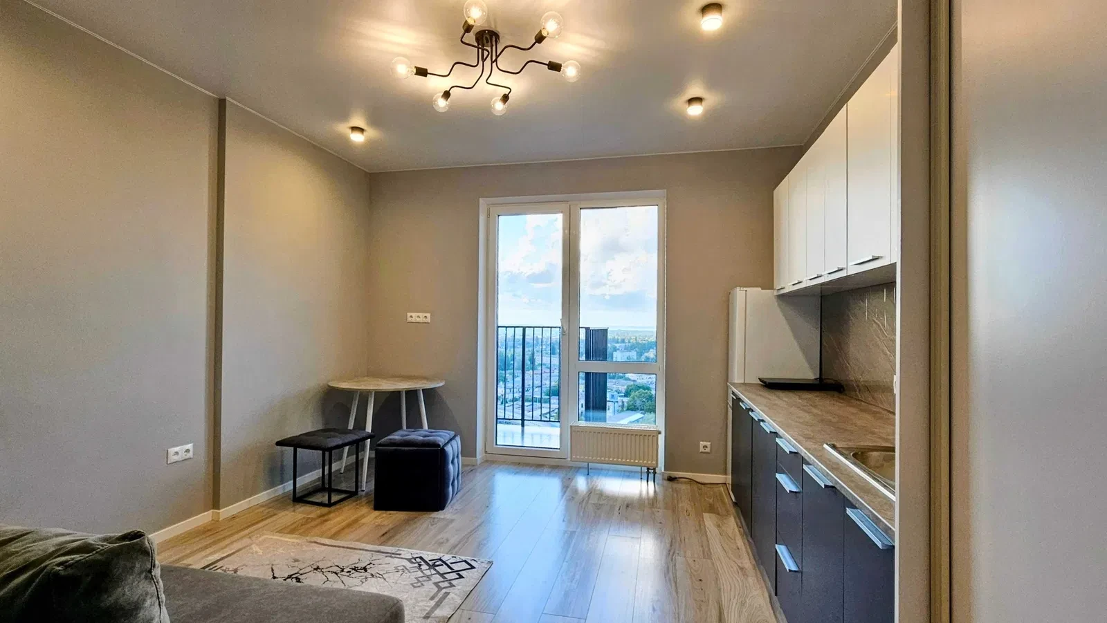 Смарт-квартира в ЖК ITOWN: вид на море, авторский ремонт - фото 1