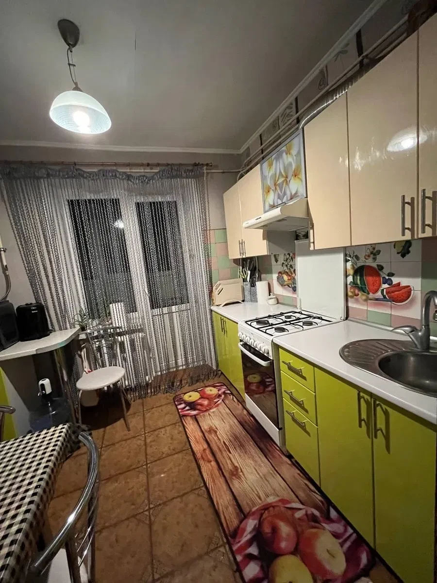3-кімнатна квартира, Сарни: косметичний ремонт, два підвали - фото 1
