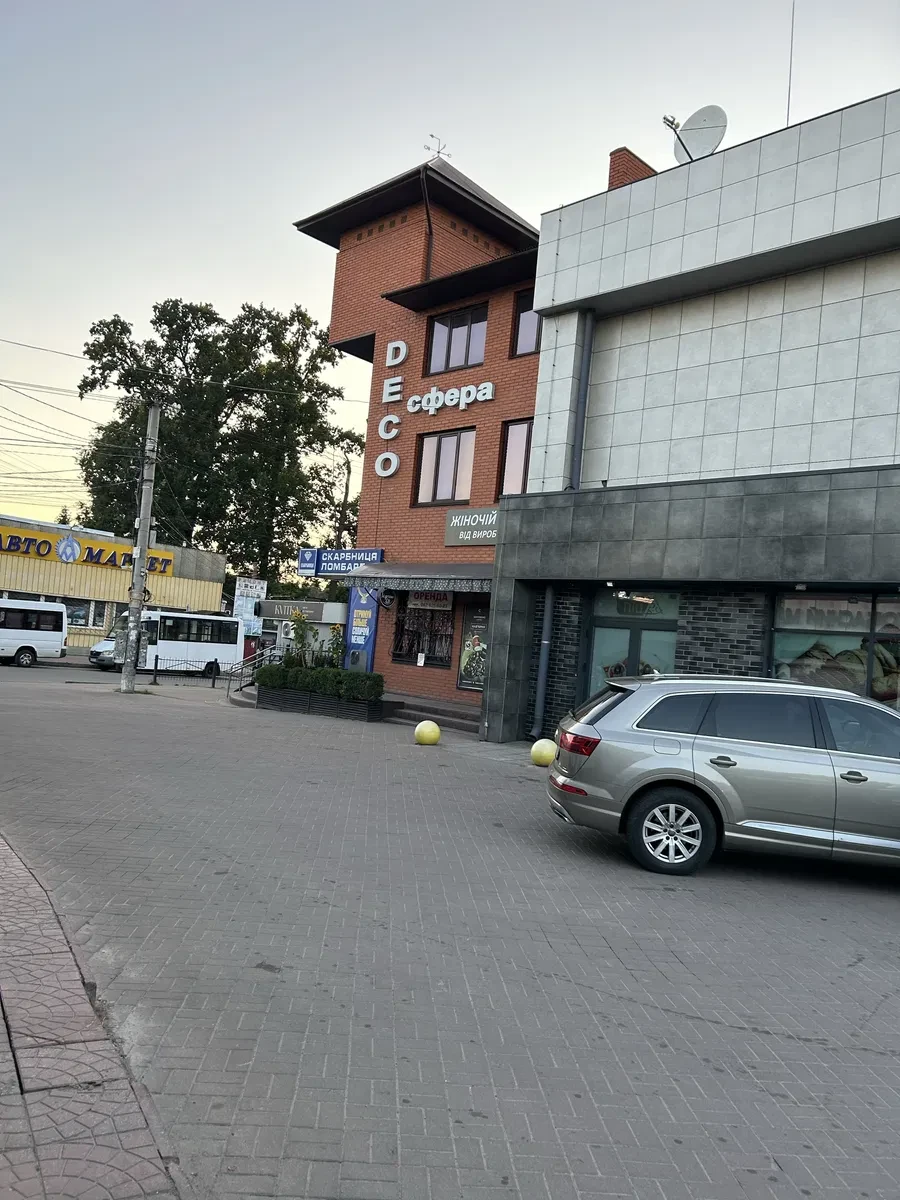 Помещение, Боярка: выход на парковку «Форы», панорамные окна, фото 5