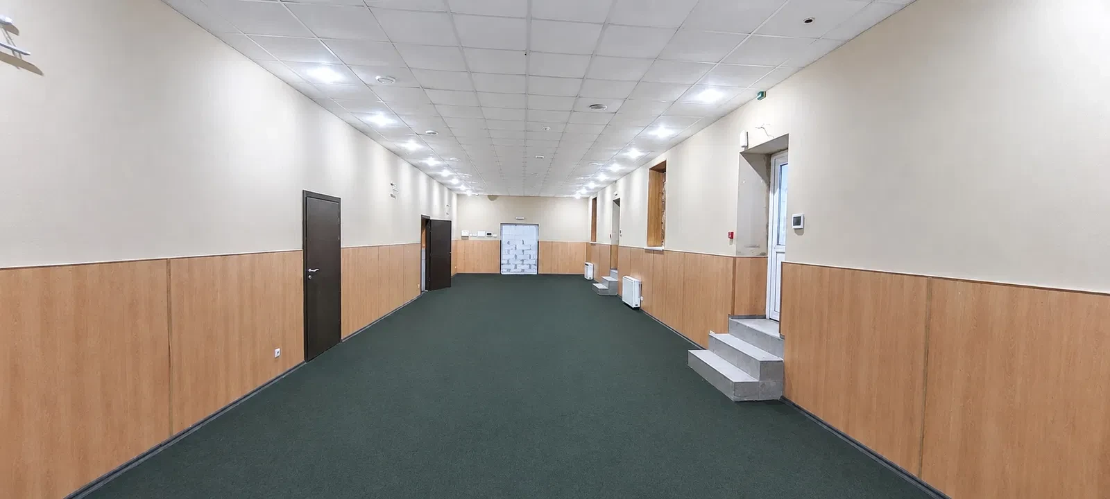 Комерційне приміщення, Дубно: фасадне, вільне планування, літній майданчик - фото 1