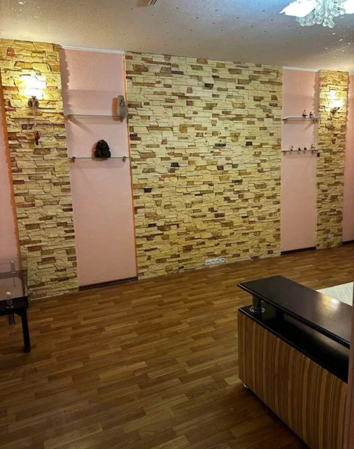 3-кімнатна квартира, Полтава: косметичний ремонт, цегляні стіни - фото 4