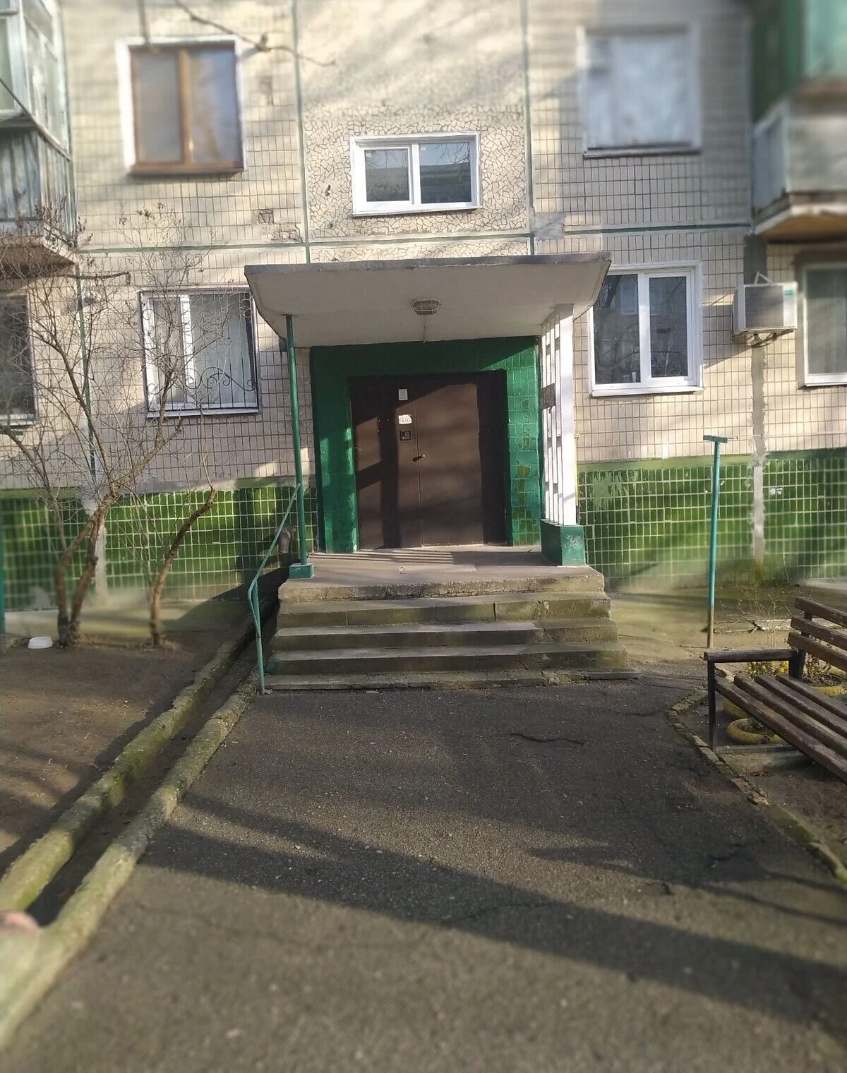 1-кімнатна квартира, В. Усова: чорнова штукатурка, електроопалення