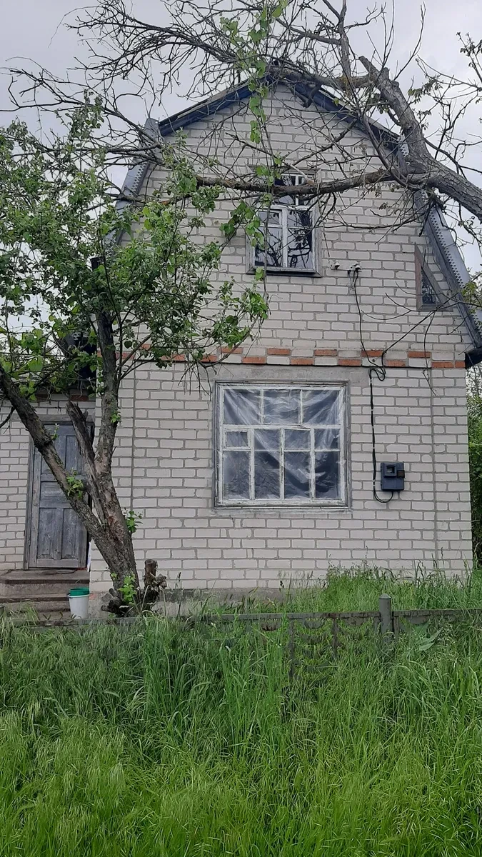Участок 6 соток, Потоки: жилая мансарда, дом из белого кирпича, фото 1