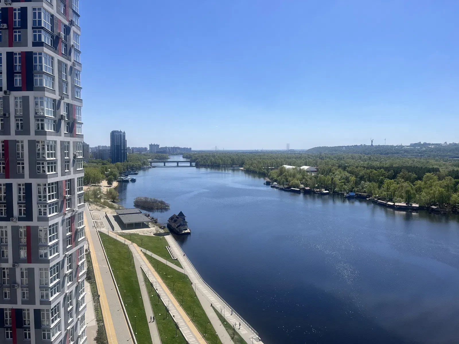 3-кімнатна квартира у ЖК Русанівська Гавань: вид на Дніпро, генератор