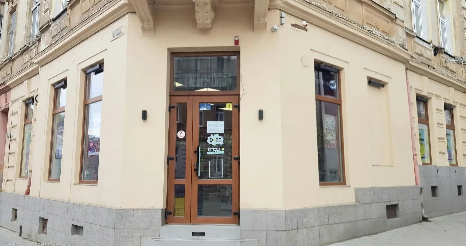 Оренда фасадного приміщення на вул. Б. Хмельницького: свіжий ремонт, 22 кВт - фото 1