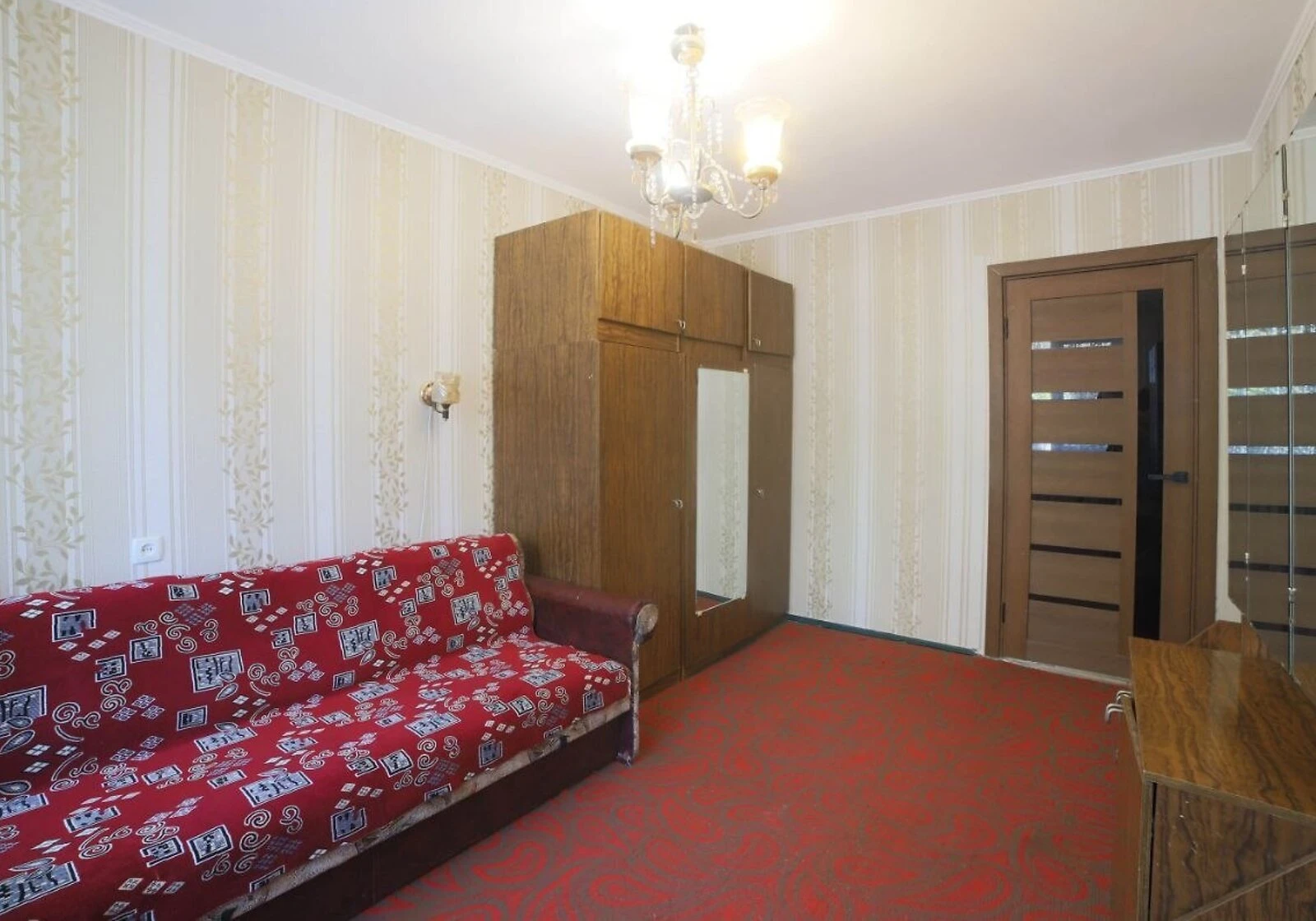 2-кімнатна квартира, Заводський: косметичний ремонт, укриття