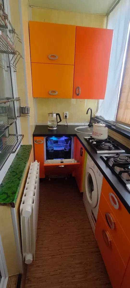 1-кімнатна квартира, Троєщина: перша здача, 3 зони, кухня на балконі - фото 1
