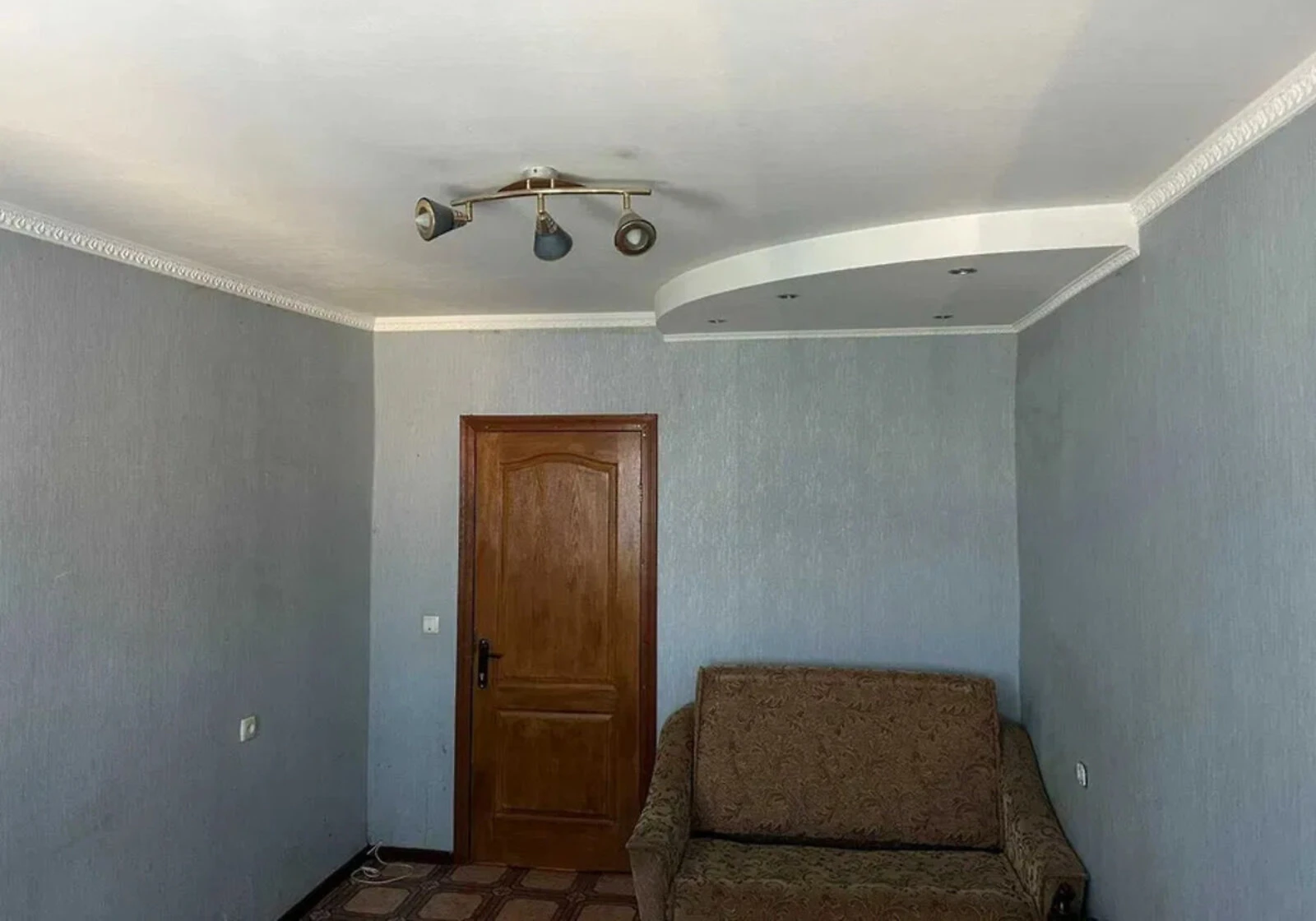Комната, Пересыпский: кухня на этаже, косметический ремонт - фото 1
