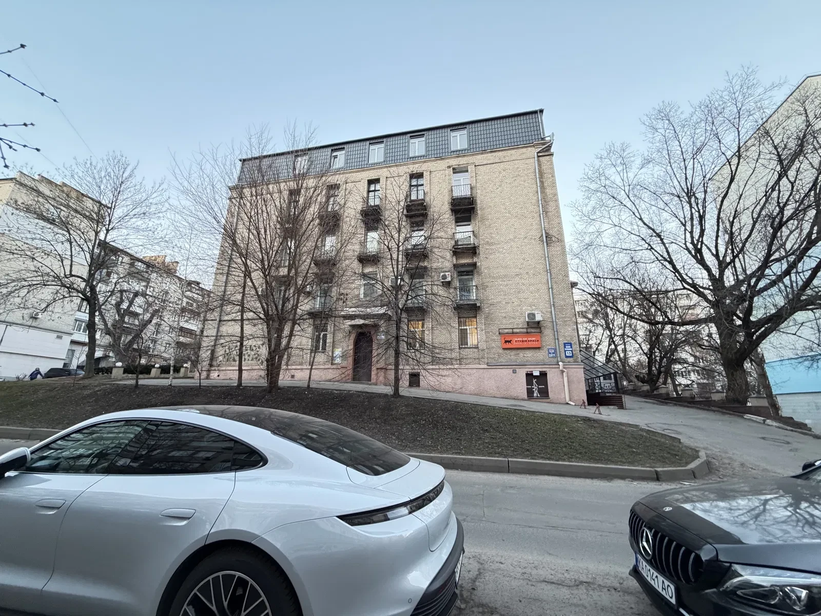 2-комнатная квартира, Печерский: сталинка, потолок выше 3 метров - фото 2