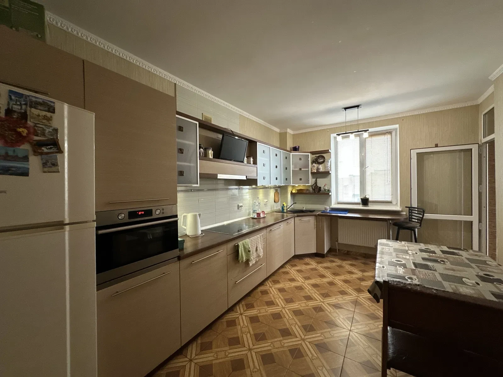 3-кімнатна квартира, Чорноморськ: кухня-їдальня 15 м², євроремонт - фото 1