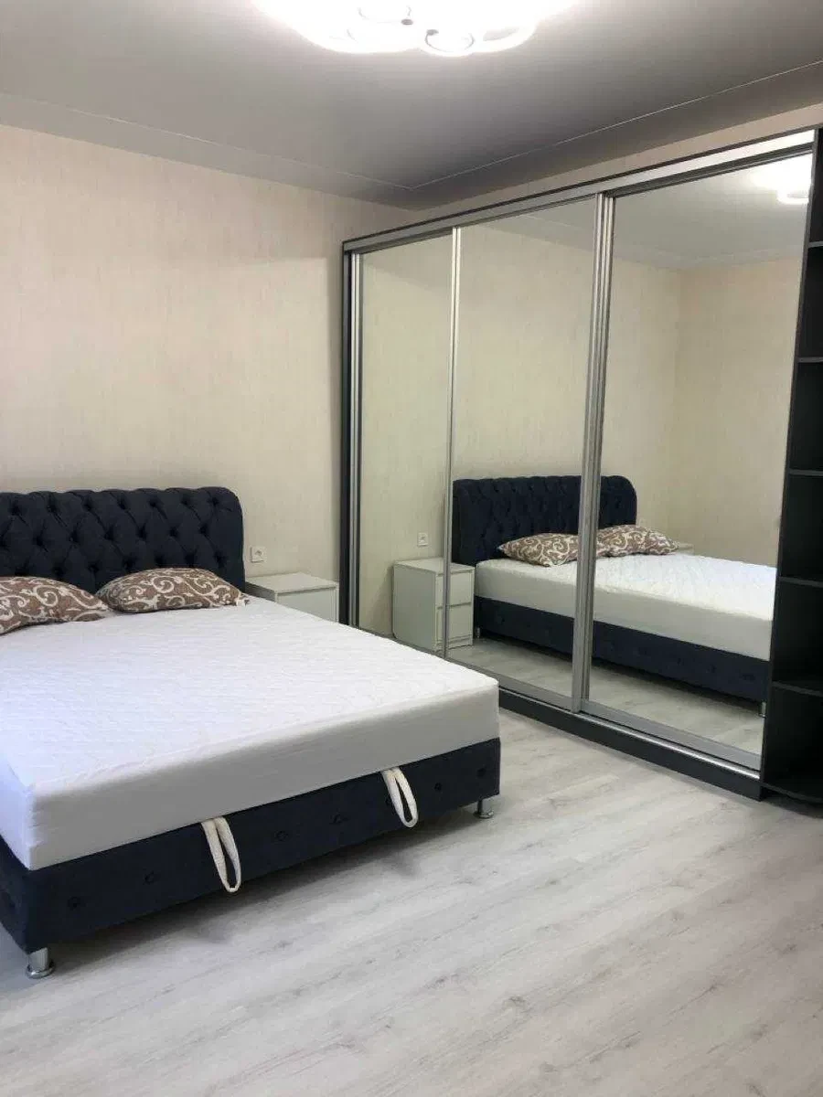 2-кімнатна квартира, Соцмісто: євроремонт, меблі й техніка