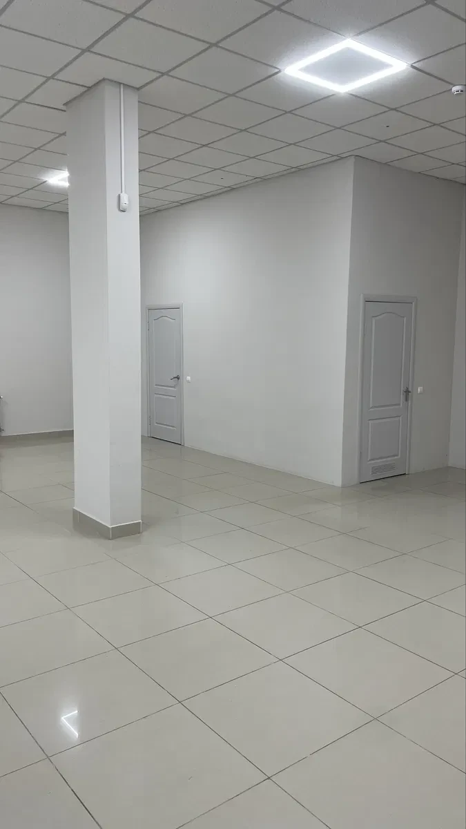 Помещение, улица Закарпатская: фасад 11 м, панорамные окна, фото 5