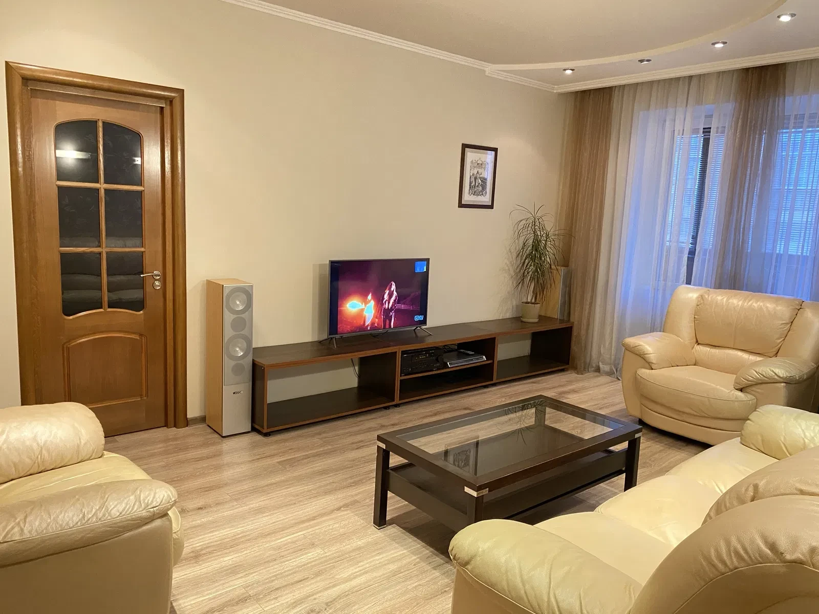 2-кімнатна квартира, Печерський: тепло й гаряча вода без світла - фото 2