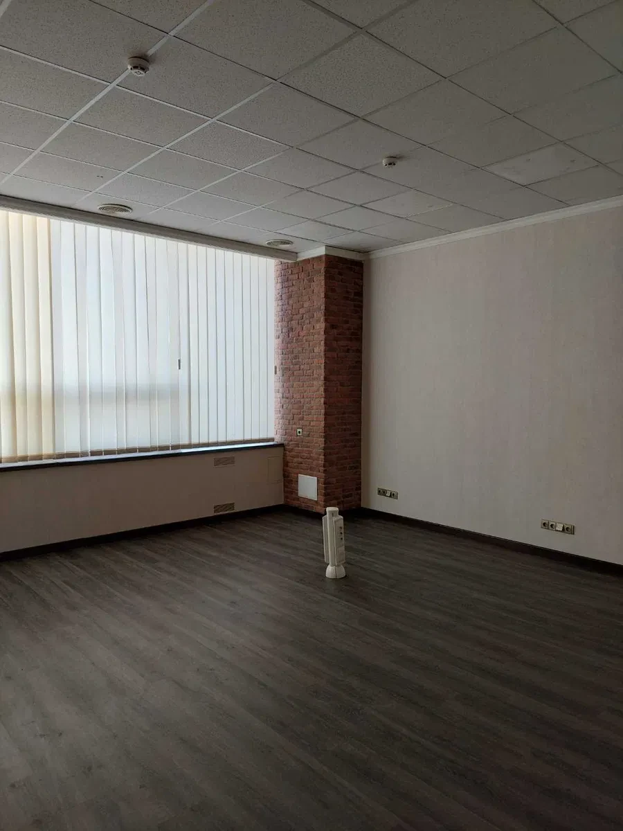 Офіс, Печерський: 2 окремі входи, резервне живлення, метро 50 м - фото 3