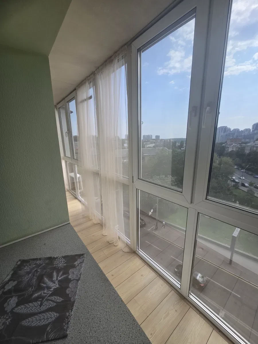 1-кімнатна квартира, Печерський: студія, великий балкон, фото 5
