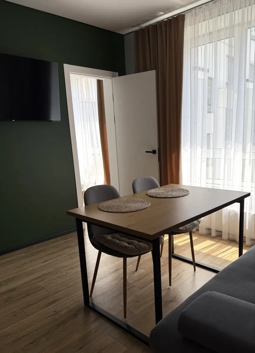 Евродвушка в ЖК Бургундія: кухня-гостиная 15 м², мебель и техника - фото 2