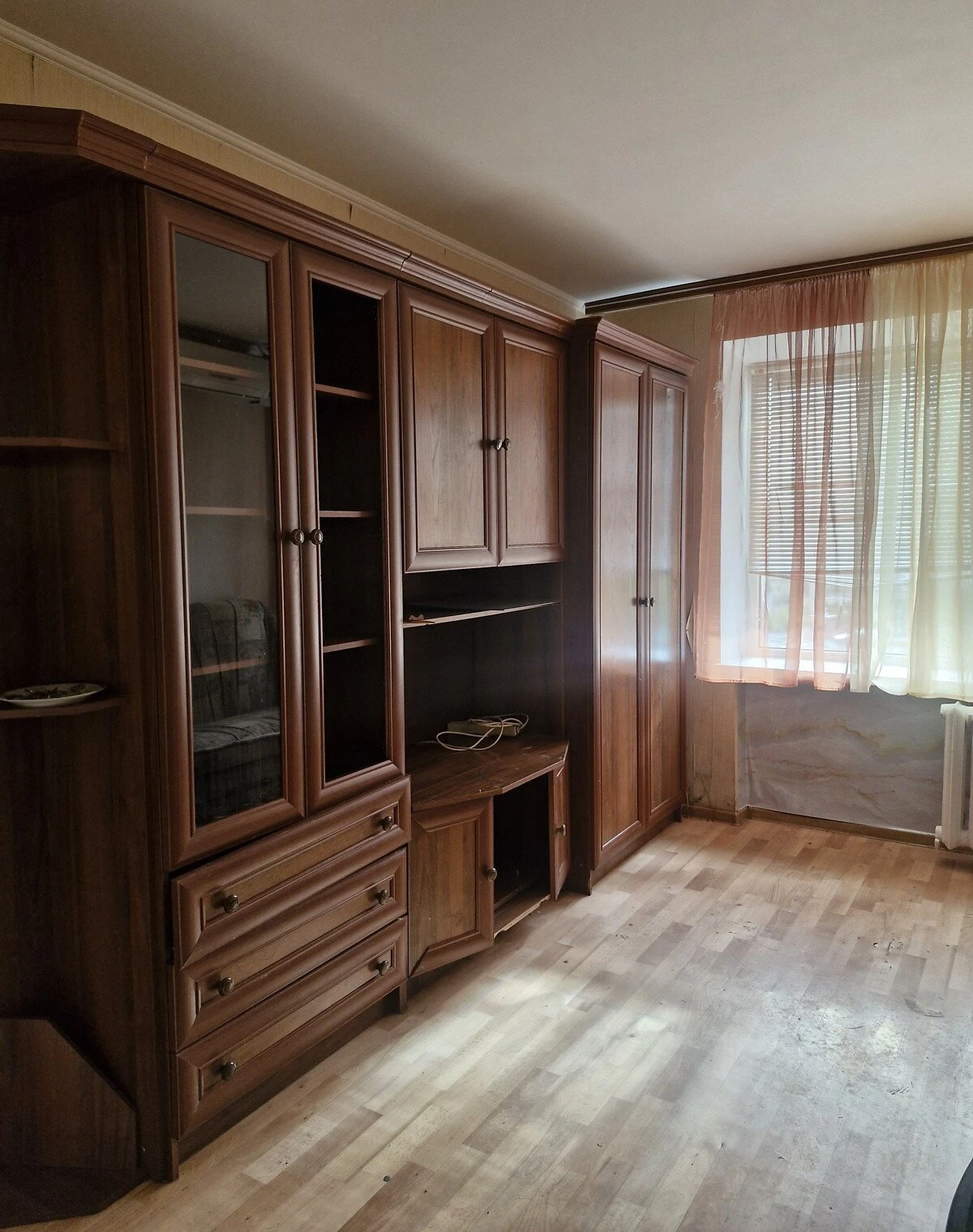 Кімната, Куренівка: внутрішній двір, цегляні стіни, фото 2