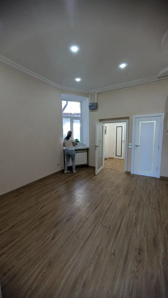 1-кімнатна квартира, Чернівці: кухня-студія, австрійський будинок - фото 3