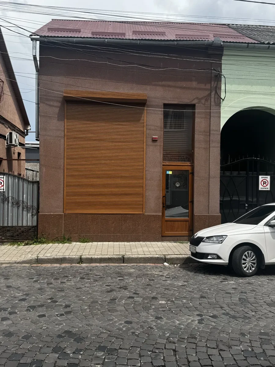 Приміщення, Мукачево: фасадне, 100 метрів від зеленого ринку - фото 1
