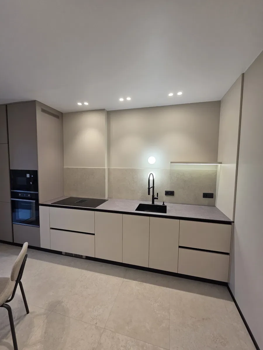 1-кімнатна квартира у ЖК Resident Hall: авторський ремонт, кухня 10 м² - фото 4