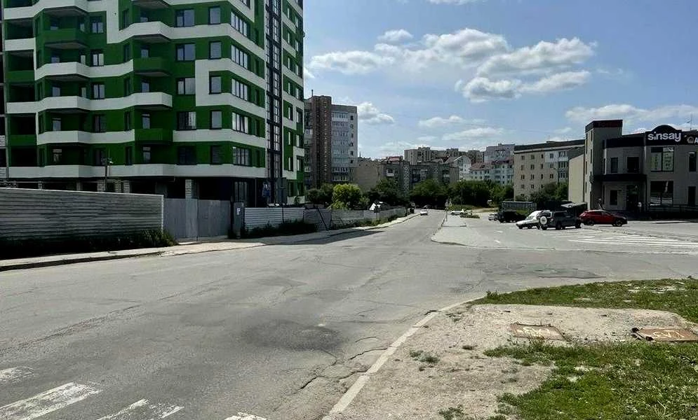 2-кімнатна квартира, Будинок 1: вигляд на ТЦ Торба, лоджія і балкон - фото 4