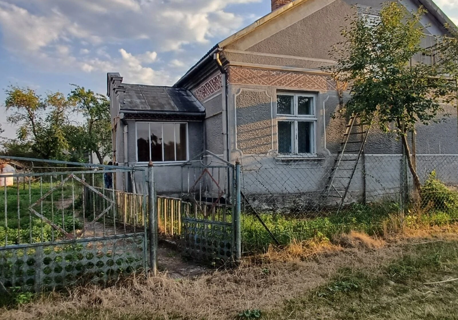 Будинок, Задвір'я: резервне живлення, літня кухня