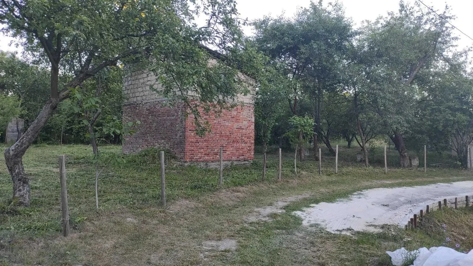 Ділянка 6 соток, Малі Грибовичі: цегляне будівництво