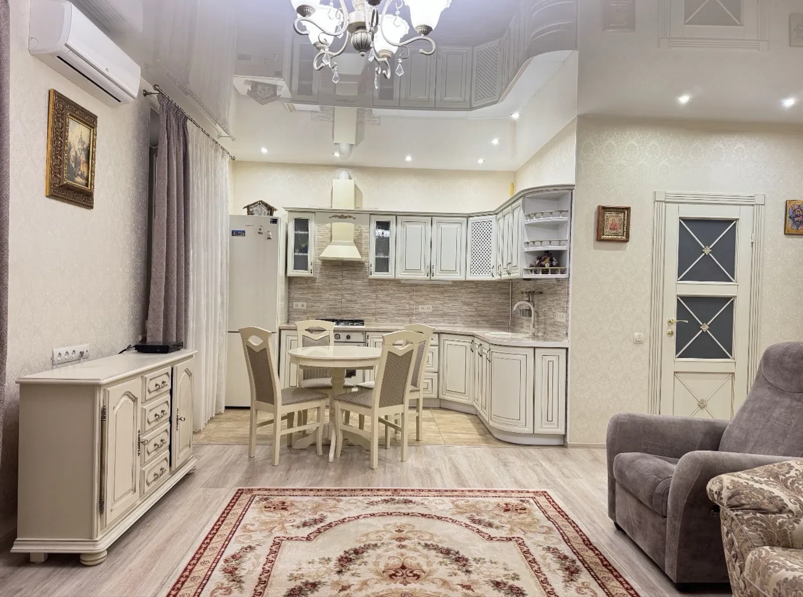 2-кімнатна квартира, Печерський: перша здача, парковка у дворі - фото 1
