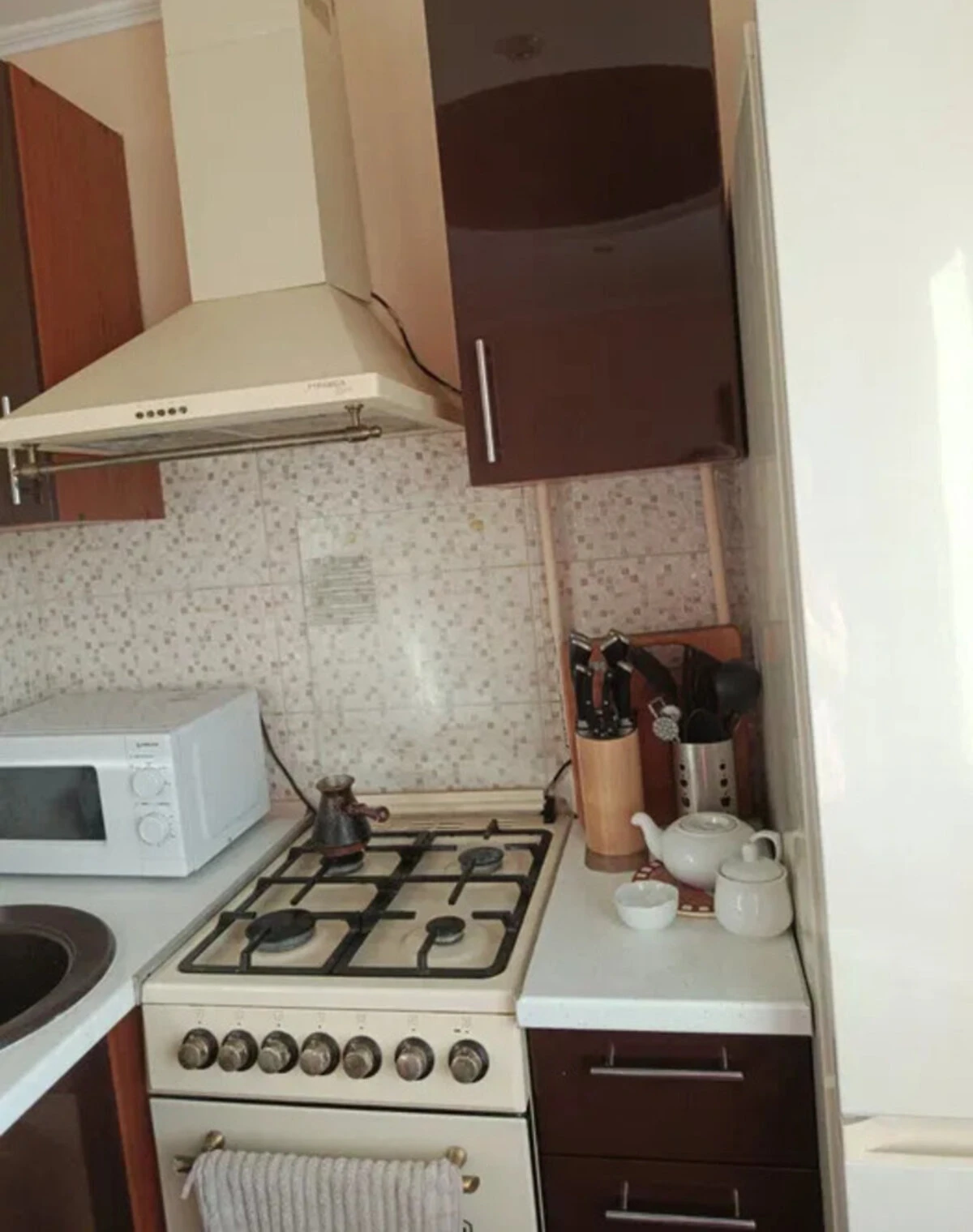 2-комнатная квартира, Коммунарский: евроремонт, кухня 6 м² - фото 2