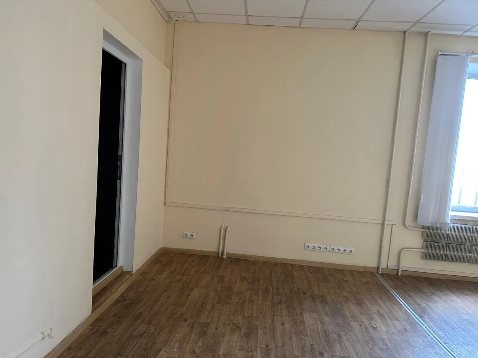 Офіс, Рівне: бізнес-центр, цілодобовий доступ, власна парковка - фото 3