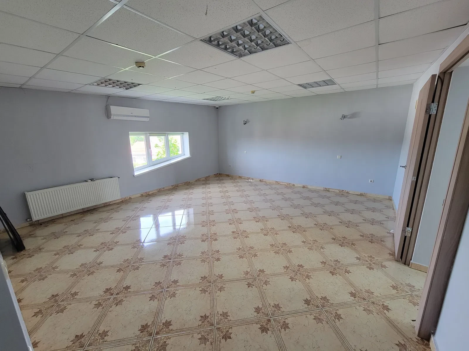 Приміщення, Чернівці: власна парковка, кондиціонери - фото 4