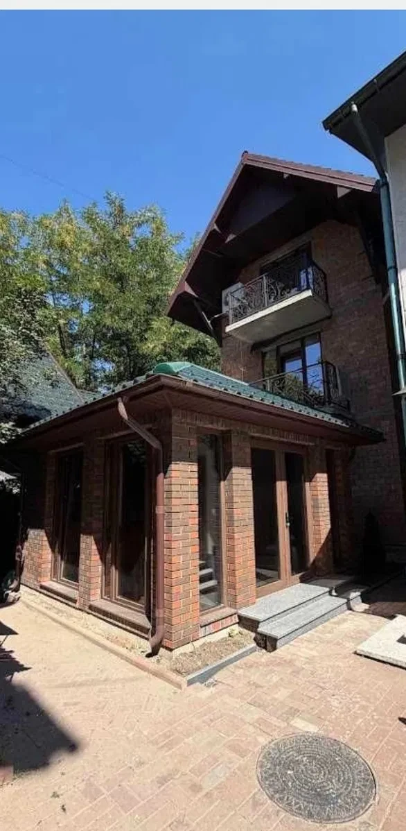 3-кімнатна квартира, Чернівці: євроремонт, генератор, паркомісце