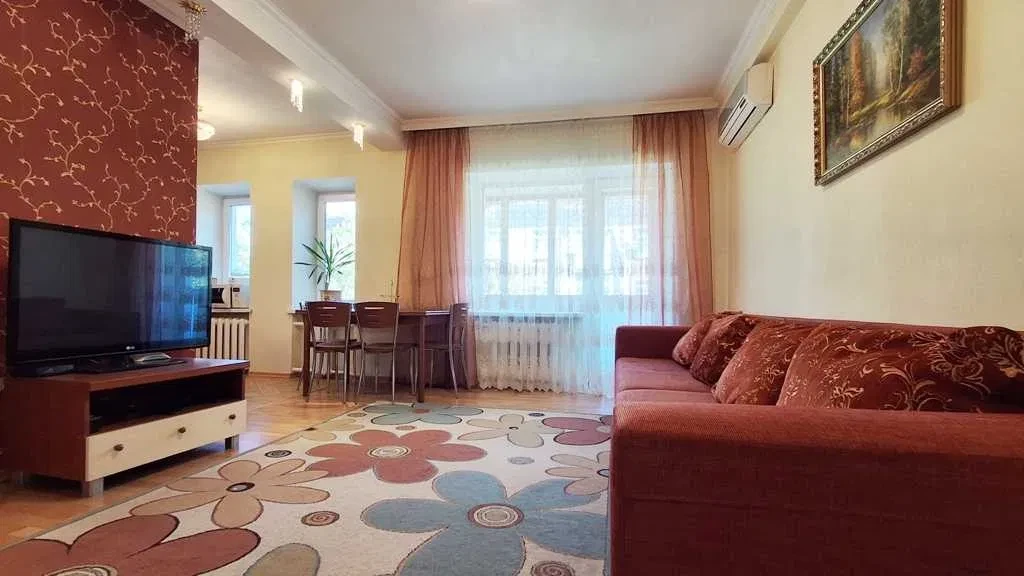 3-кімнатна квартира, Печерський: вид на Лавру, газова плита