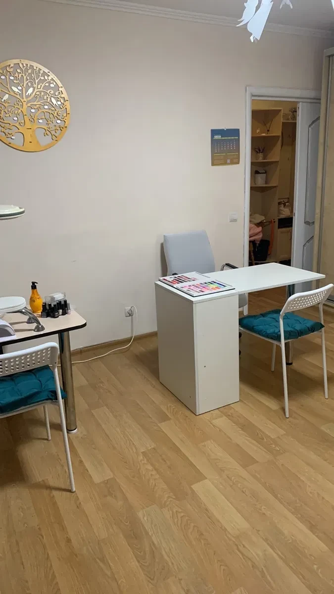 Робоче місце, Солом'янський: світло є завжди, для майстра манікюру - фото 2