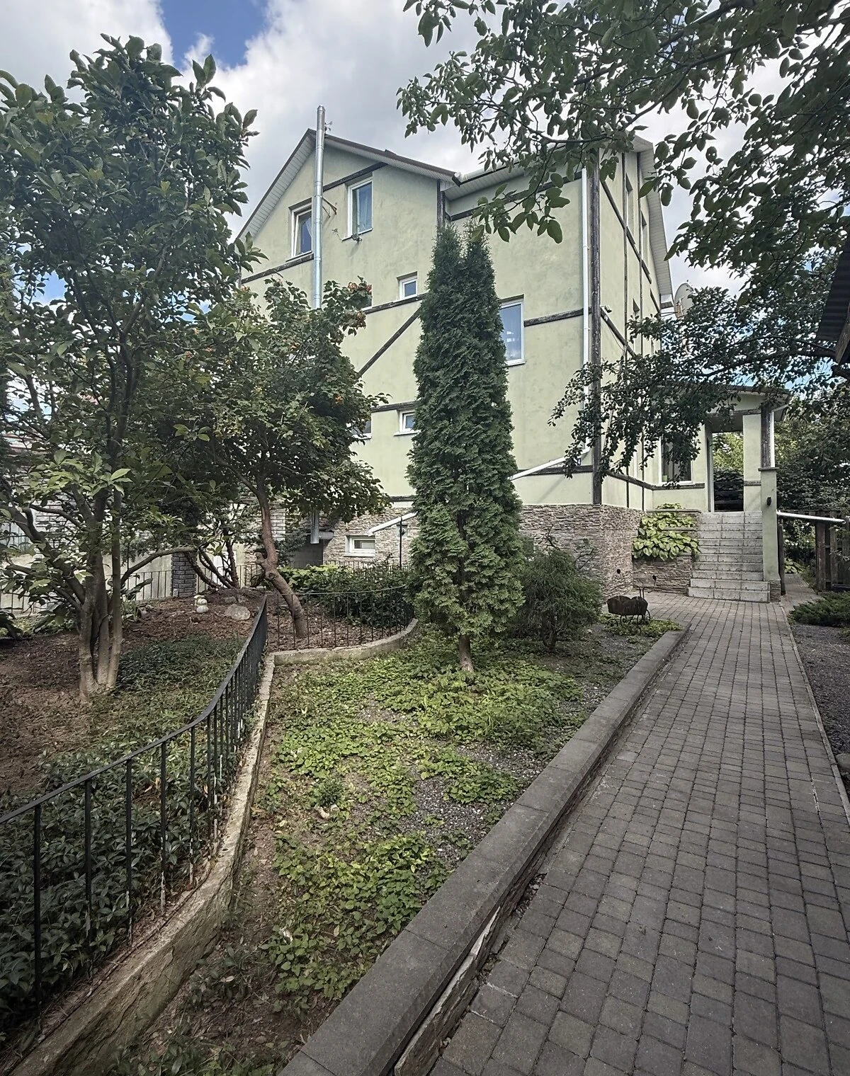 Будинок, Лезневе: дизайнерське оформлення, резервне живлення - фото 2