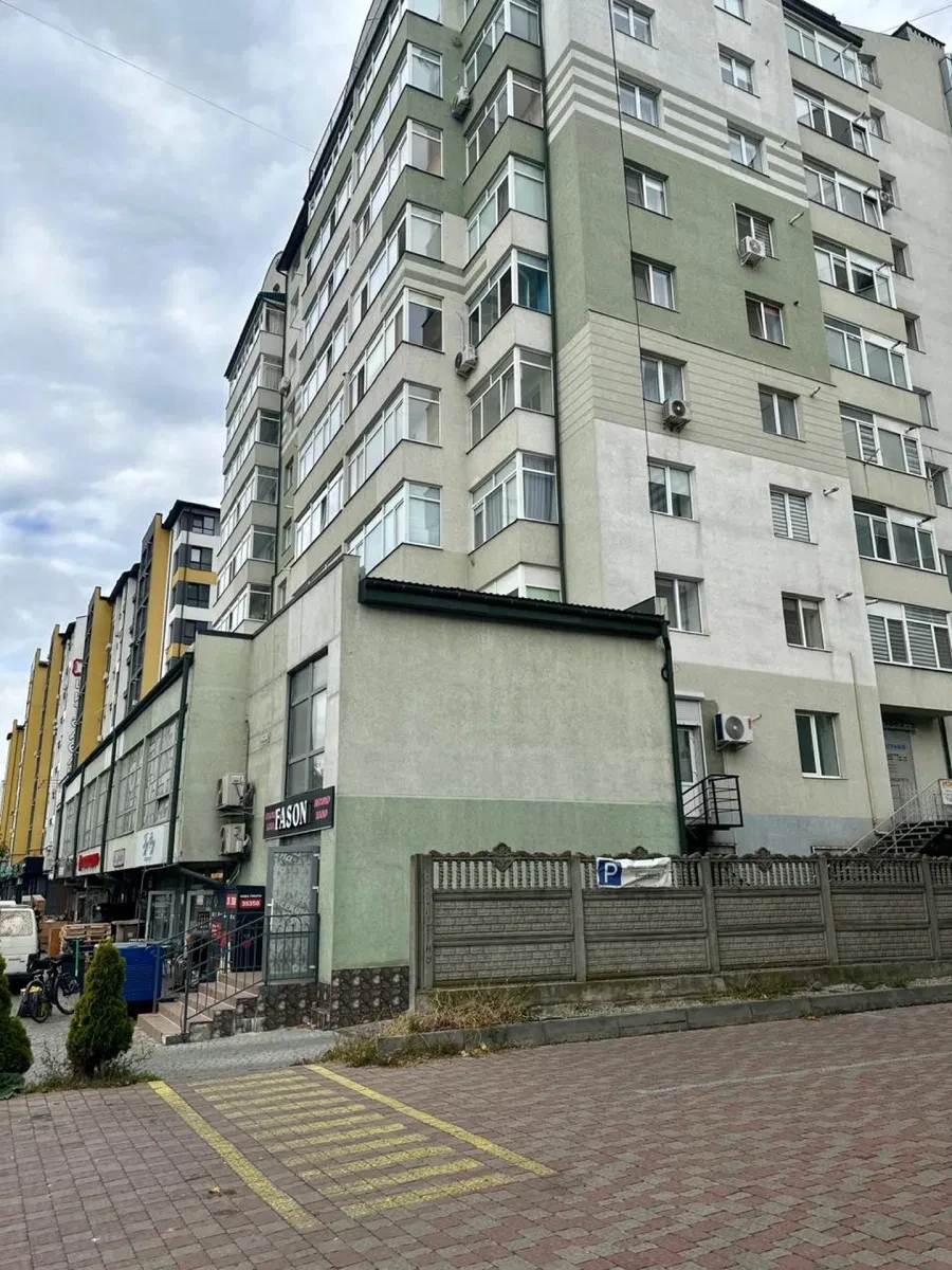 Приміщення, Івано-Франківськ: центральна дорога, є орендар - фото 1