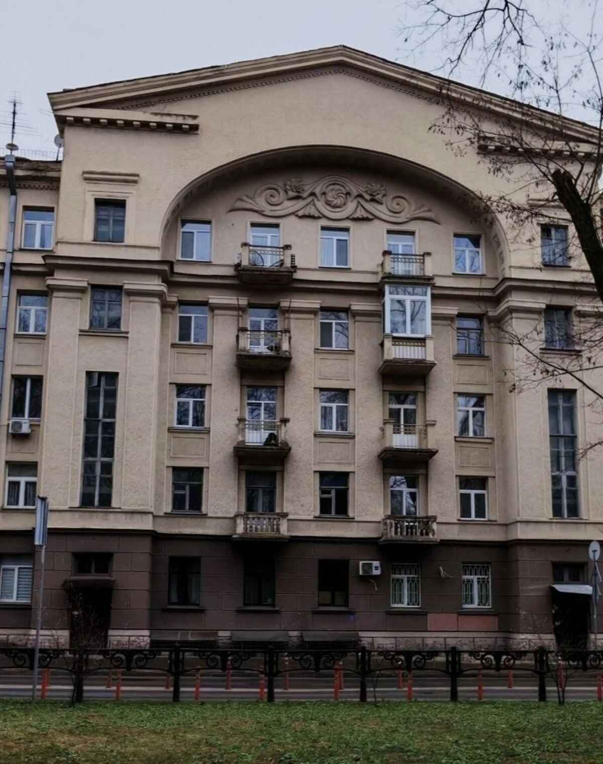 3-комнатная квартира, Печерск: сталинка, резервное питание
