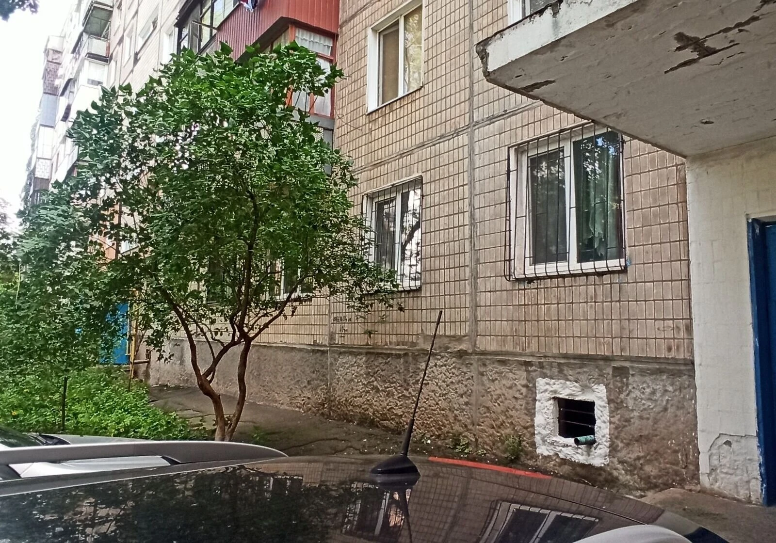 3-кімнатна квартира, вулиця Космонавтів: косметичний ремонт