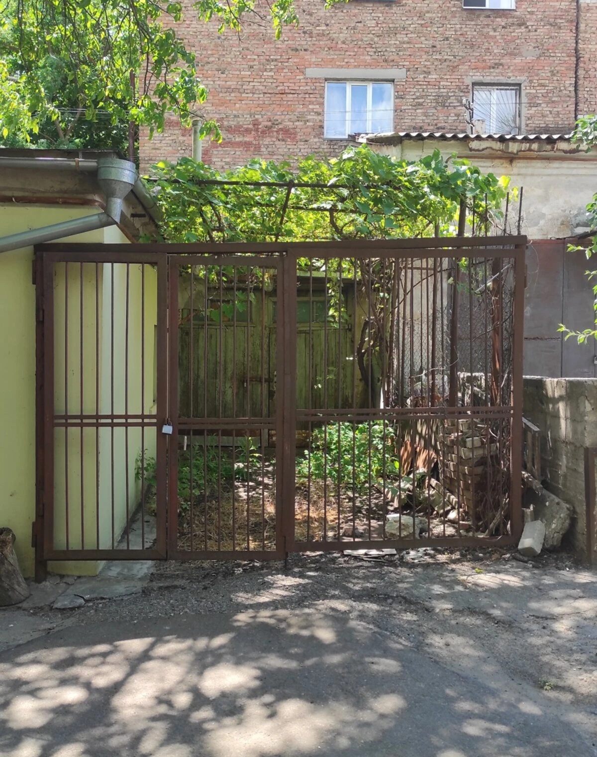3-кімнатна квартира, Центральний: опалення працює без світла, закритий двір, фото 3