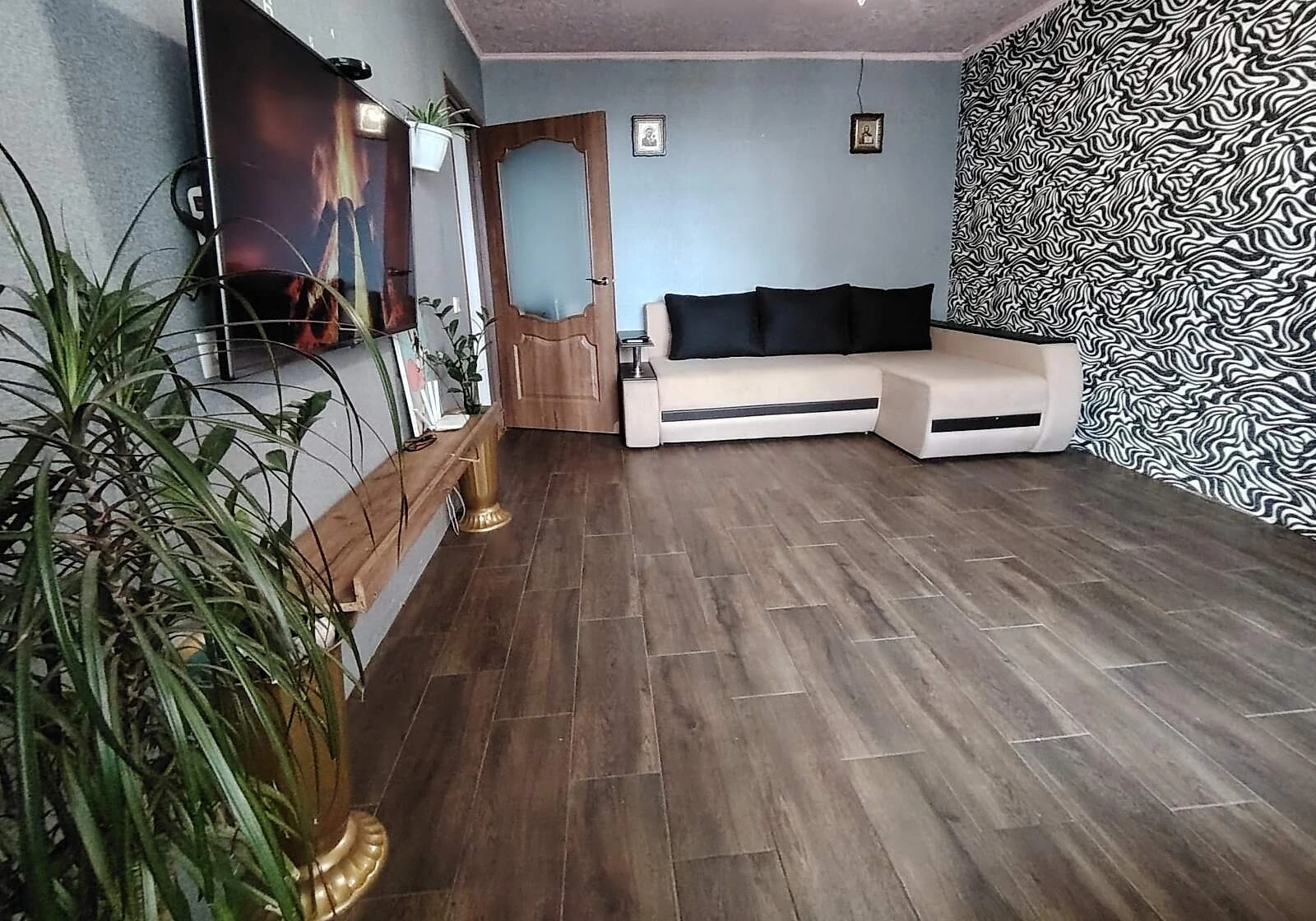2-кімнатна квартира, Інтернат: резервне живлення, укриття в будинку