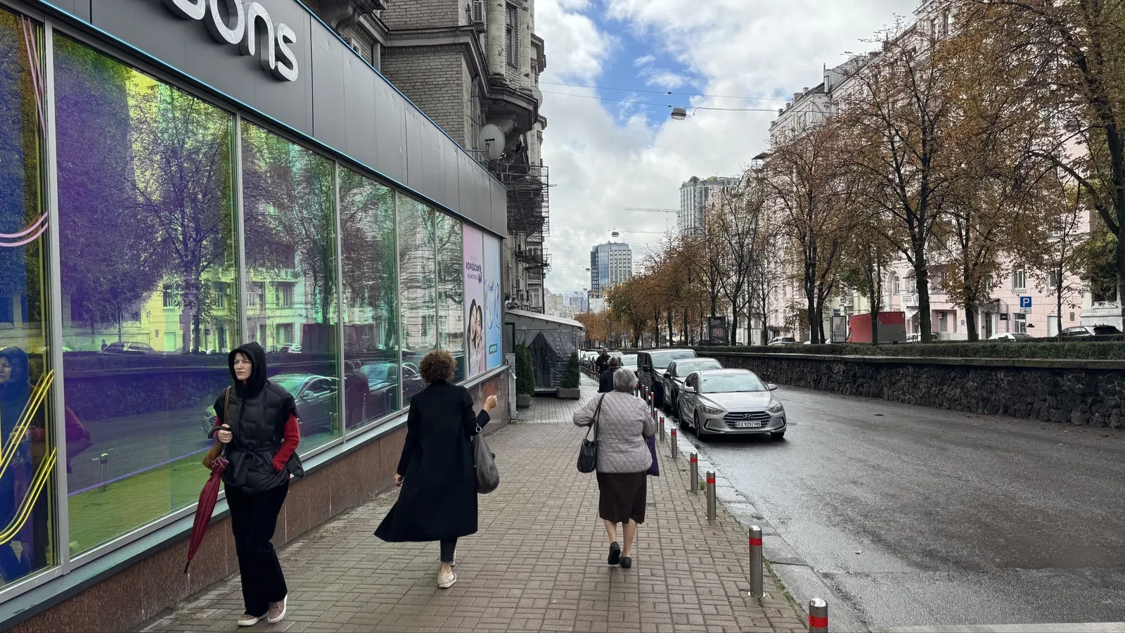 Приміщення, Голосіївський: фасадне, біля метро Льва Толстого