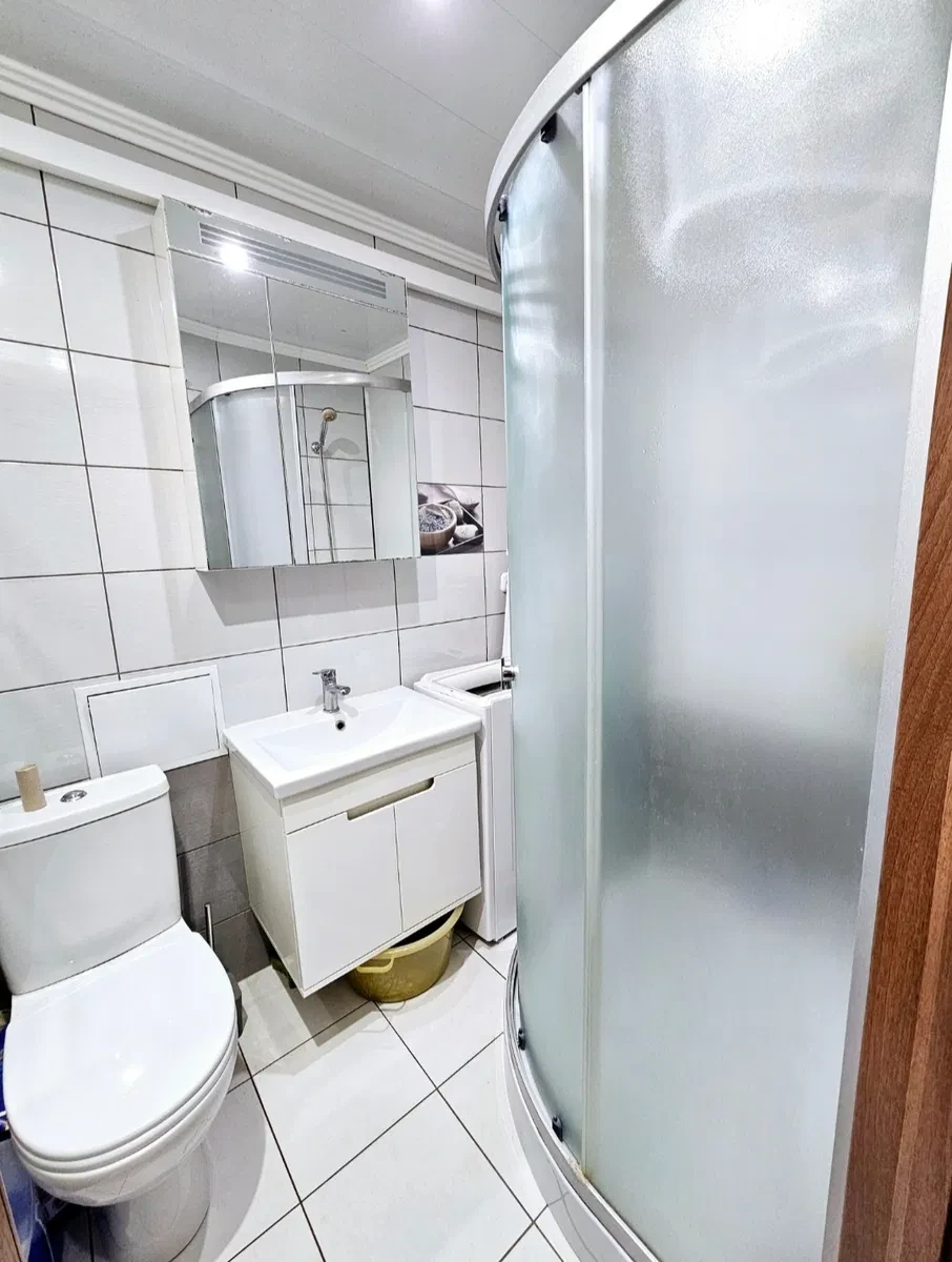 2-кімнатна квартира, центр: продаж частини, косметичний ремонт, фото 5