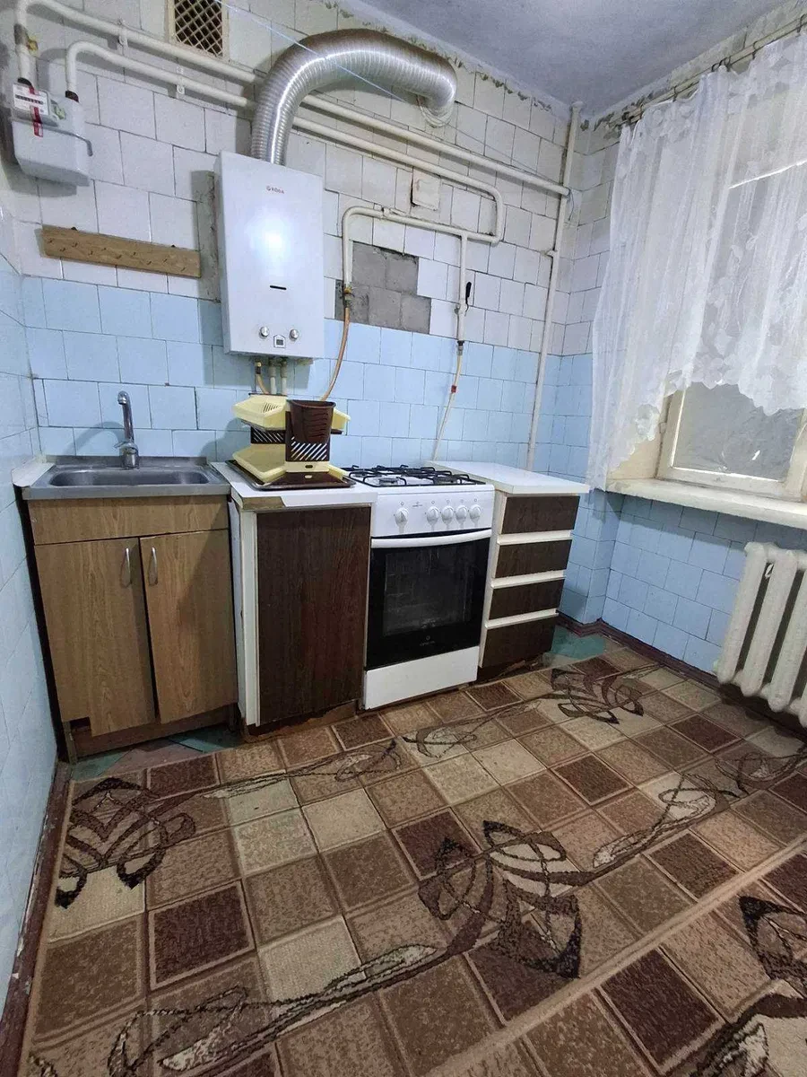 Кімната, Інгульський: газова колонка, цегляний будинок - фото 1